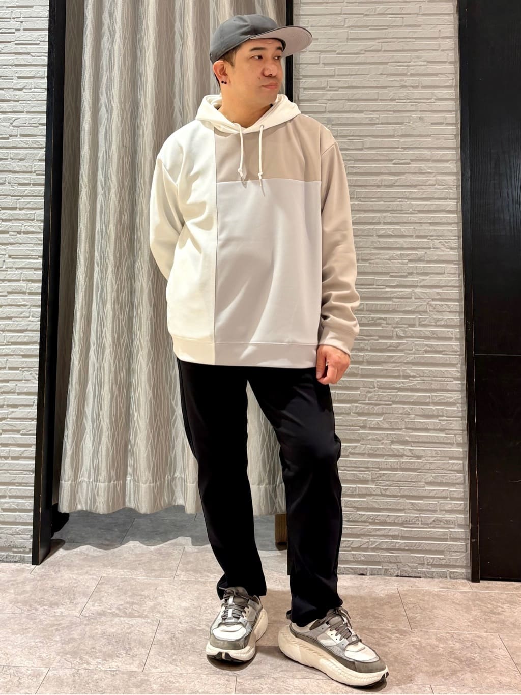 Pーyamaさんの「THE SHOP TK｜【大人の為の絶妙バランス】パネル切替パーカ 濯機機OK」を使ったコーディネート