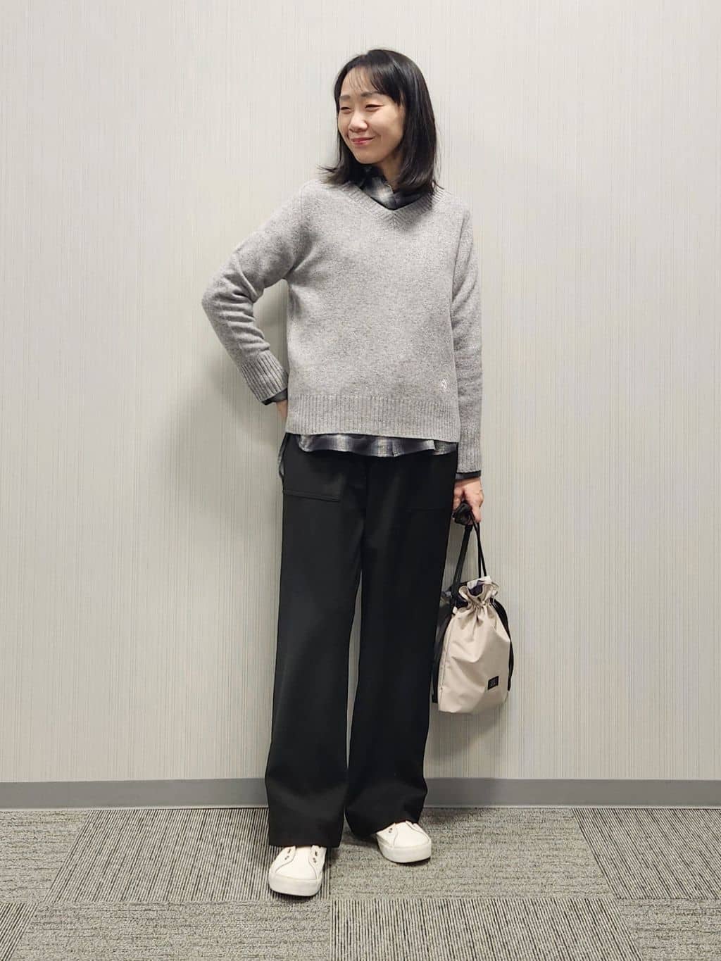 naraさんの「Dessin｜ウールカシミヤVネック」を使ったコーディネート