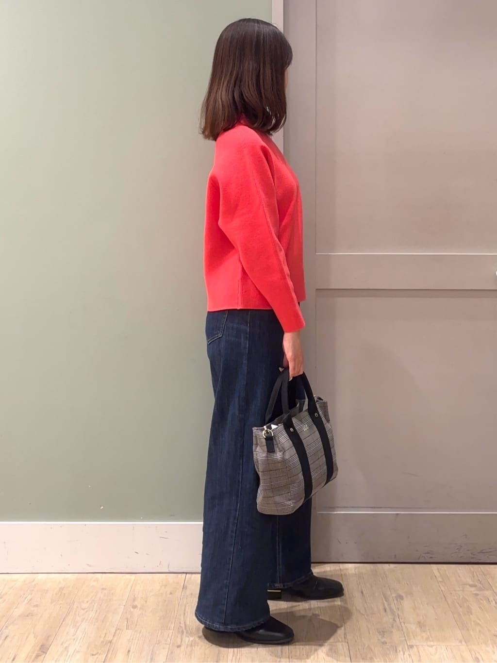 しばみさんの「grove｜ラグランスリーブ肩釦ニット」を使ったコーディネート