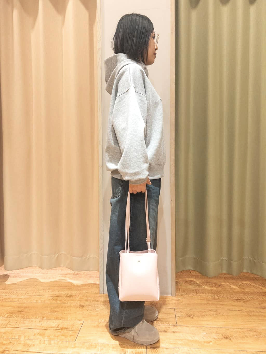 Kawa-sanさんの「SHOO･LA･RUE｜【セットアップ可/S-LL/なめらかタッチ】選べる3柄 ロゴ入りプルパーカ」を使ったコーディネート