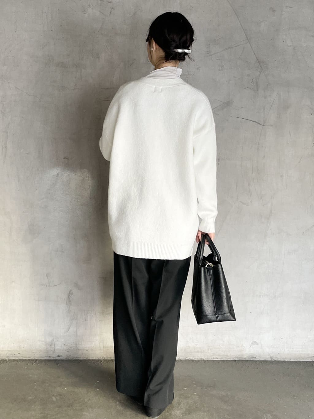 tomokoさんの「OPAQUE.CLIP｜Vネックニットカーディガン／セットアップ対応可【洗濯機OK】」を使ったコーディネート