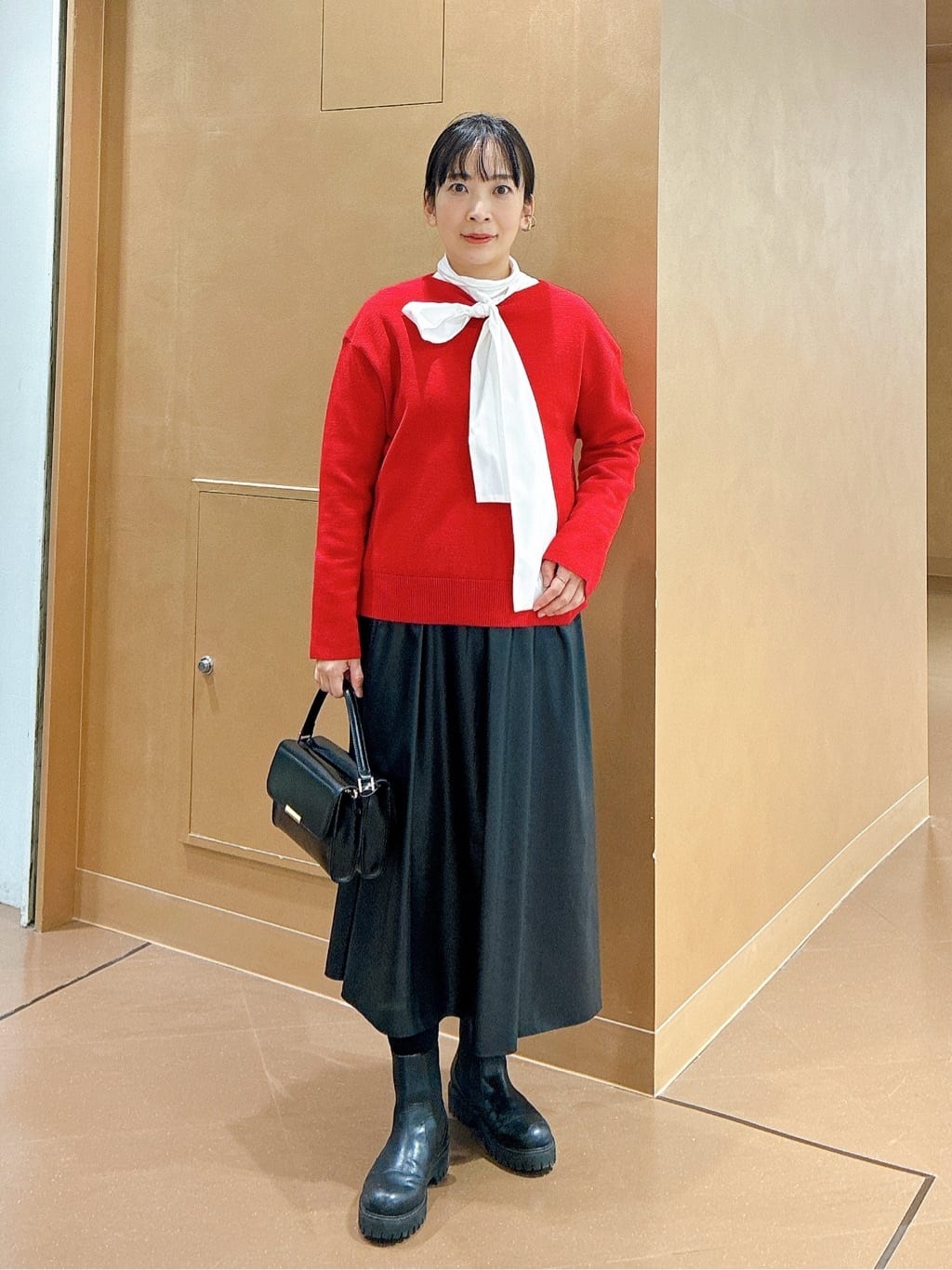 hattoriさんの「INDIVI｜【2点セット／洗える】ツイードジレ＆ボウタイブラウス」を使ったコーディネート
