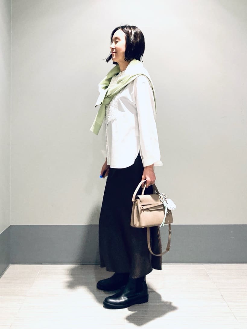 Furuさんの「DRESSTERIOR｜ストレッチヴィンテージサテンナロースカート」を使ったコーディネート
