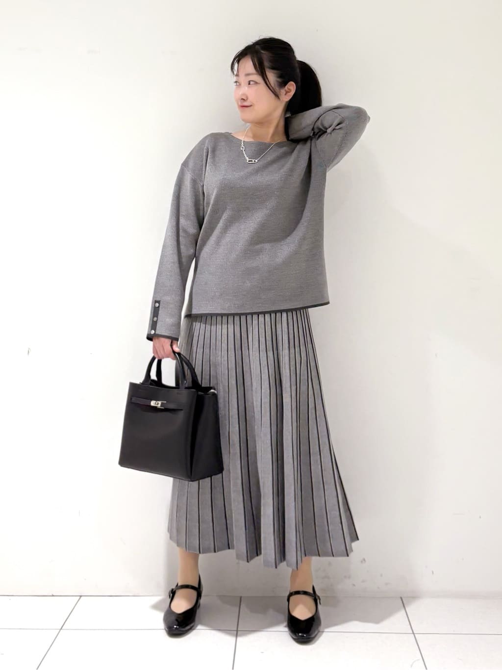 momokoさんの「INDIVI｜【洗える／SETUP可能】ジャカードボートネックニット」を使ったコーディネート