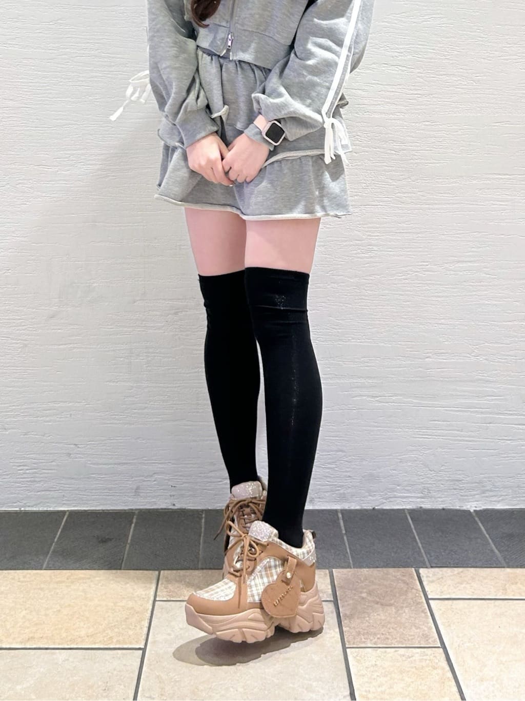 ゆうりさんの「ESPERANZA｜きゅんフィットハートチャームスニーカー」を使ったコーディネート