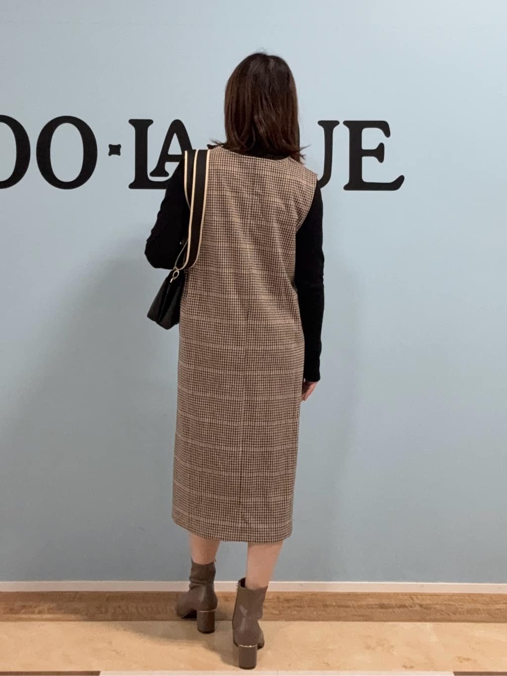 Naaatsuさんの「SHOO･LA･RUE｜【2点セット/洗濯機可】時短でコーデが決まる ジャンドレ+リブインナー」を使ったコーディネート