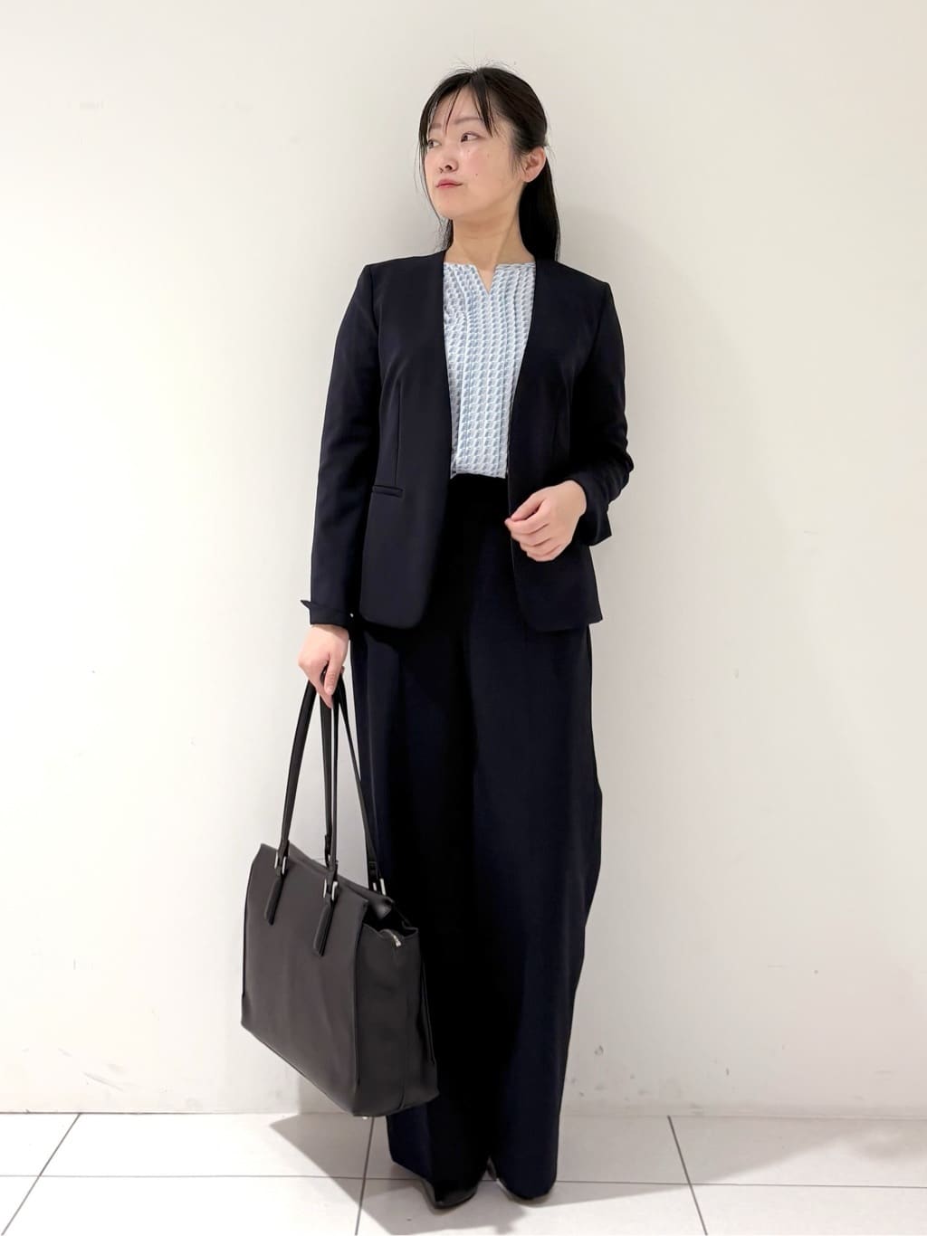 momokoさんの「INDIVI｜【通勤スーツ／洗える】ストレッチカラーレスジャケット」を使ったコーディネート