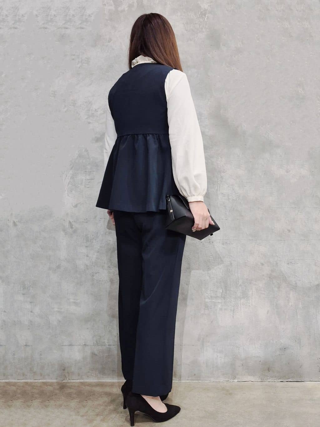 ひさえさんの「THE SHOP TK｜【通勤・きちんと見えに】ダブルクロス ペプラムジレ/セットアップ可」を使ったコーディネート