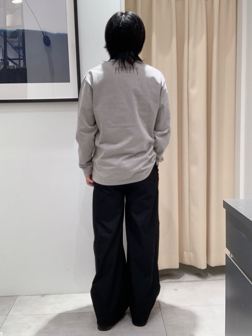 坂。さんの「THE SHOP TK｜PEANUTS ／ ピーナッツ スヌーピー ヴィンテージ風プリント長袖Tシャツ」を使ったコーディネート