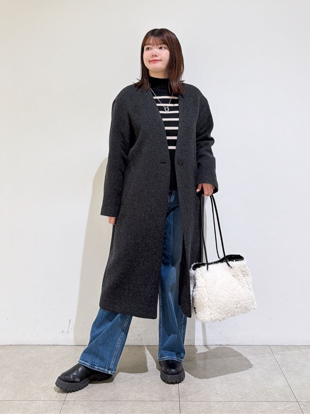 emikaさんの「INDIVI｜【軽量／ウール混】ライトフォルム ロングコート」を使ったコーディネート