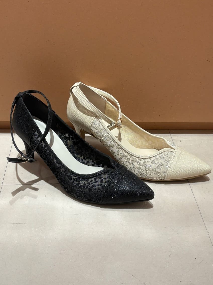 ゆずはさんの「ESPERANZA｜ハートカットストラップパンプス」を使ったコーディネート