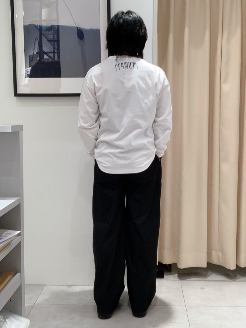坂。さんの「THE SHOP TK｜PEANUTS ／ ピーナッツ スヌーピー ヴィンテージ風プリント長袖Tシャツ」を使ったコーディネート