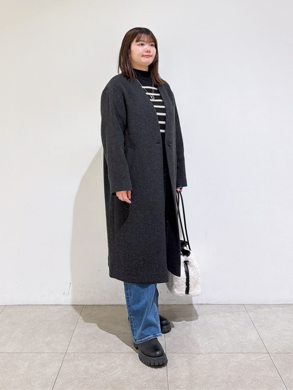emikaさんの「INDIVI｜【軽量／ウール混】ライトフォルム ロングコート」を使ったコーディネート