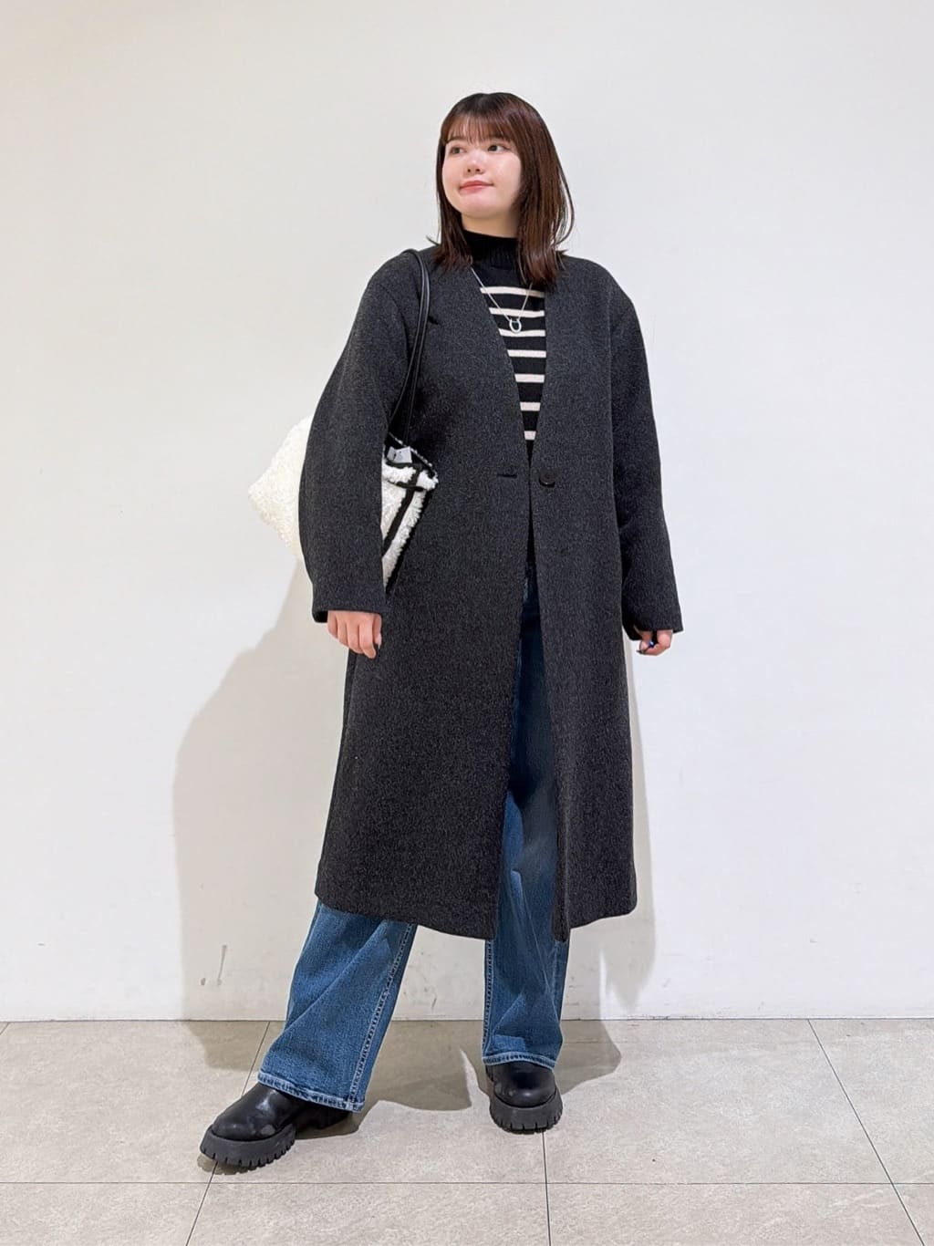 emikaさんの「INDIVI｜【軽量／ウール混】ライトフォルム ロングコート」を使ったコーディネート