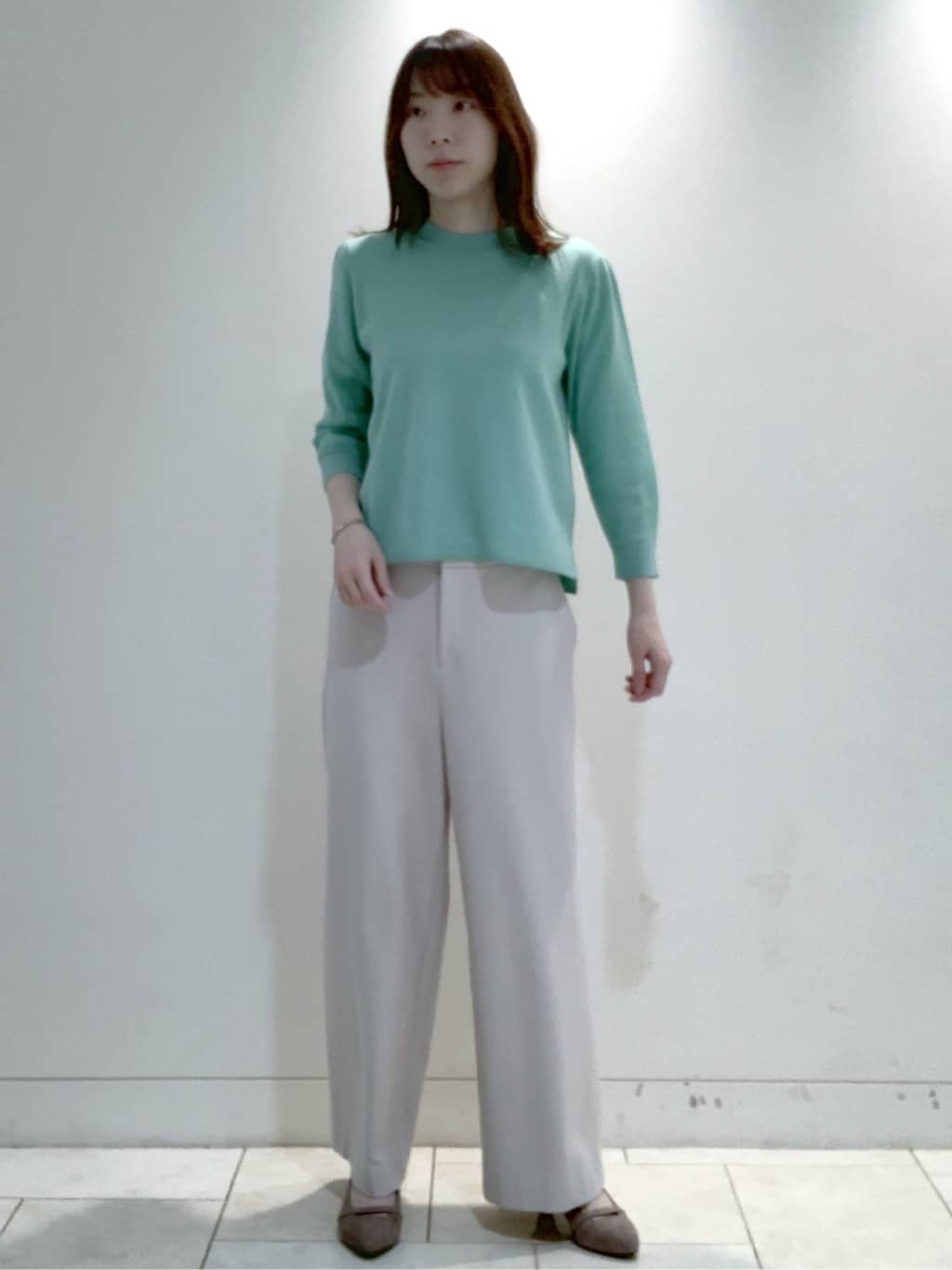 ヤマグチさんの「Reflect｜【選べる5色／アンサンブル可】クルーネックカーディガン」を使ったコーディネート