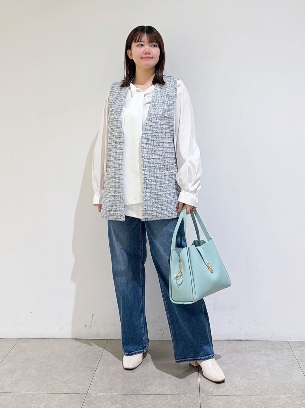 emikaさんの「INDIVI｜【2点セット／洗える】ツイードジレ＆ボウタイブラウス」を使ったコーディネート