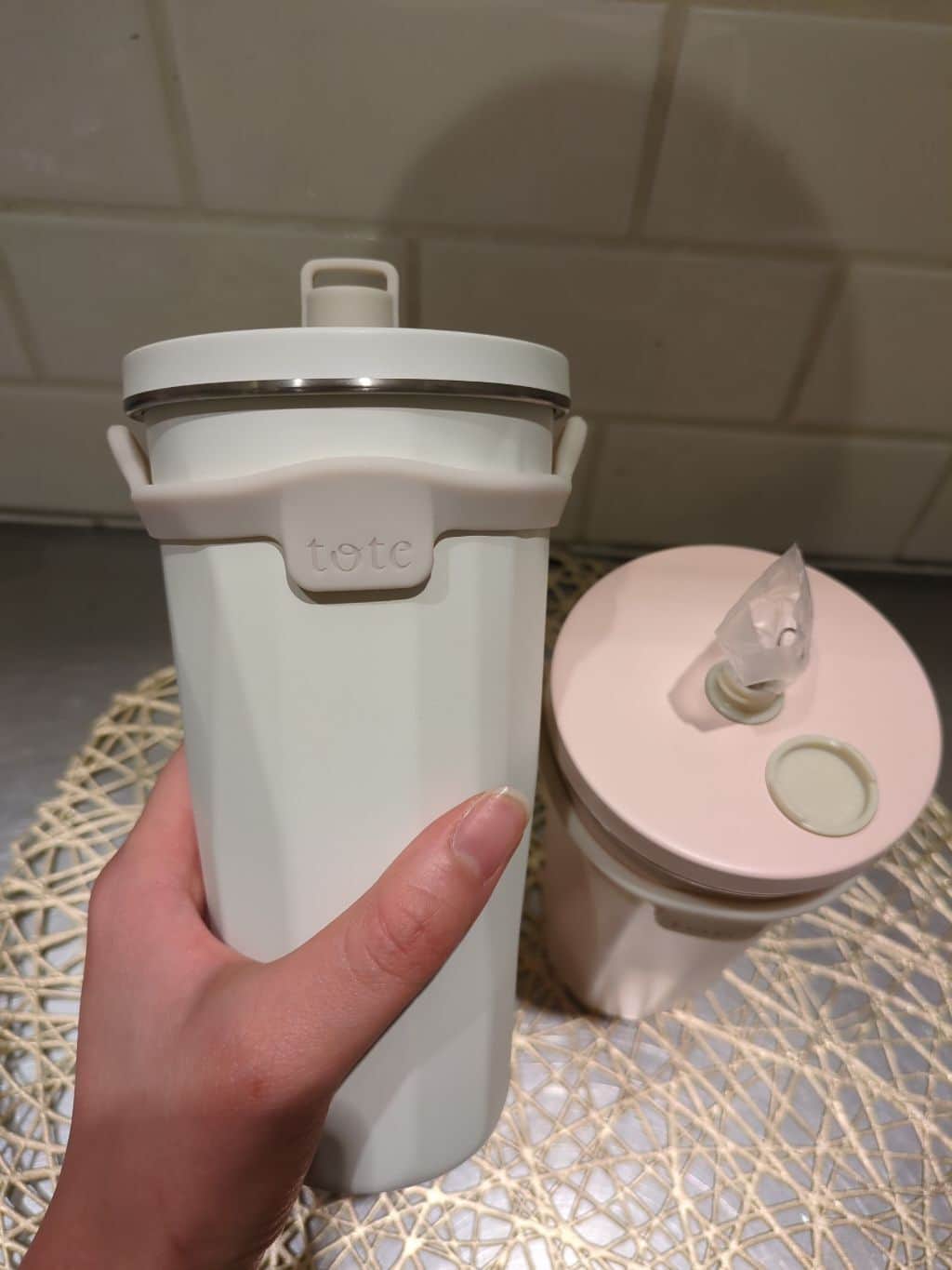 らっきーさんの「212 KITCHEN STORE｜トート ストロー付2wayタンブラー470ml WH」を使ったコーディネート