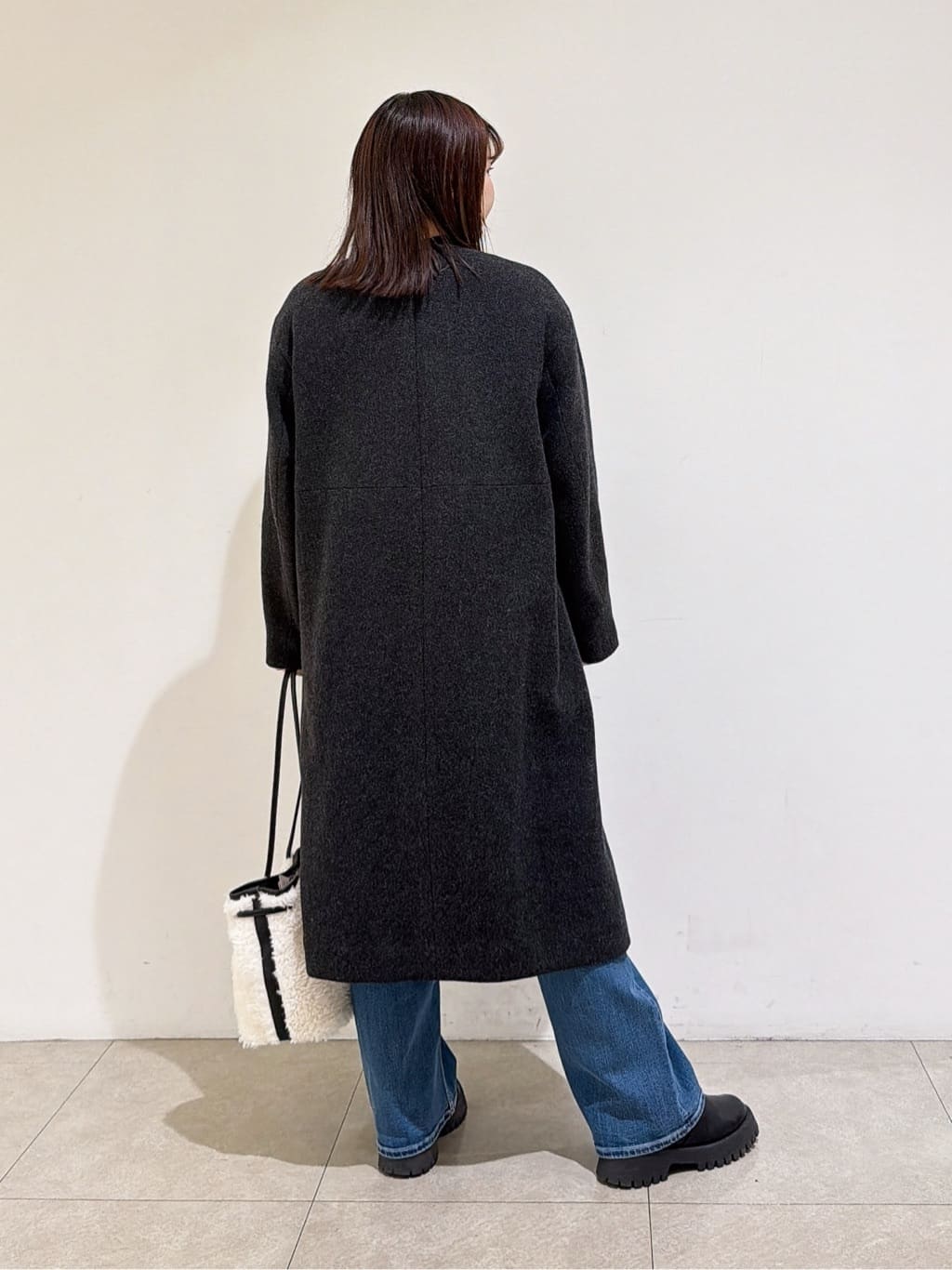 emikaさんの「INDIVI｜【軽量／ウール混】ライトフォルム ロングコート」を使ったコーディネート