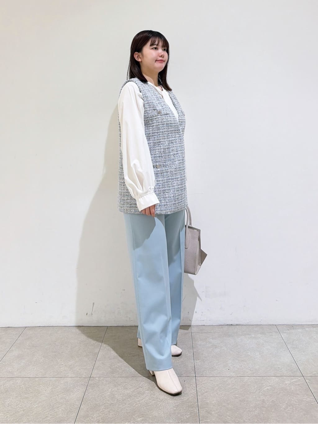 emikaさんの「INDIVI｜【2点セット／洗える】ツイードジレ＆ボウタイブラウス」を使ったコーディネート