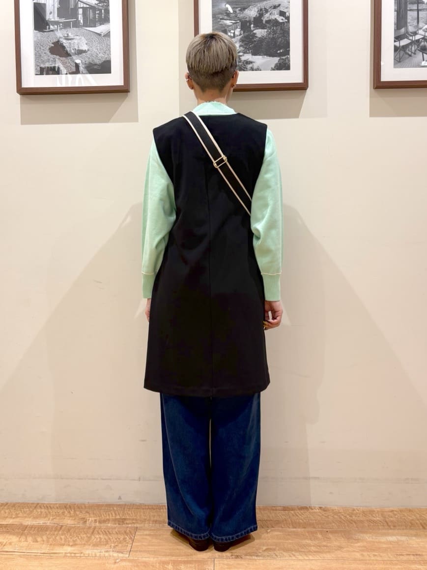 Ayumiさんの「SHOO･LA･RUE｜【洗濯機可/セットアップ可/S-3L】きちんと楽に。カットジョーゼット ロングジレ」を使ったコーディネート