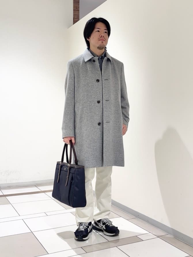 及川さんの「TAKEO KIKUCHI｜カシミヤブレンド ビーバー調ステンカラーコート」を使ったコーディネート
