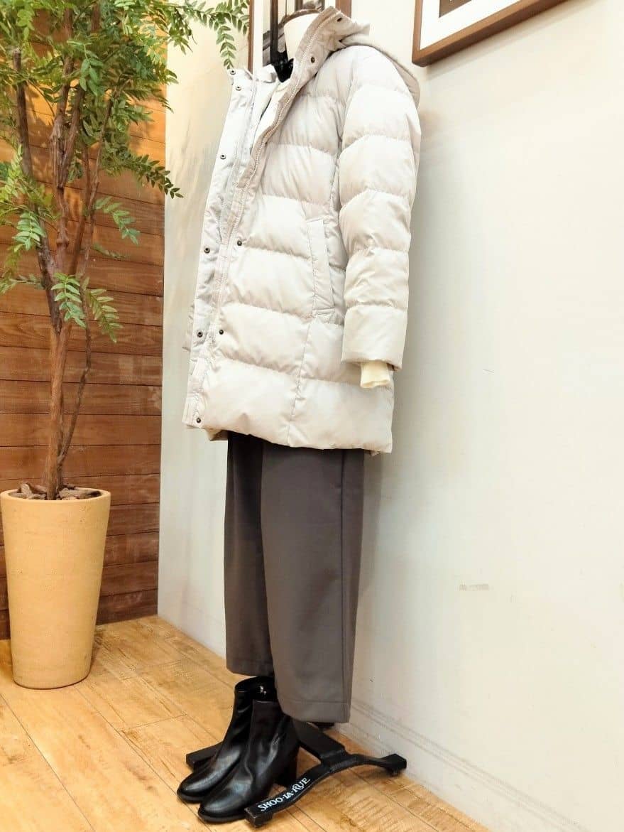 うっちーさんの「SHOO･LA･RUE｜【洗濯機可/撥水】フェイクファーフード ロングダウン」を使ったコーディネート