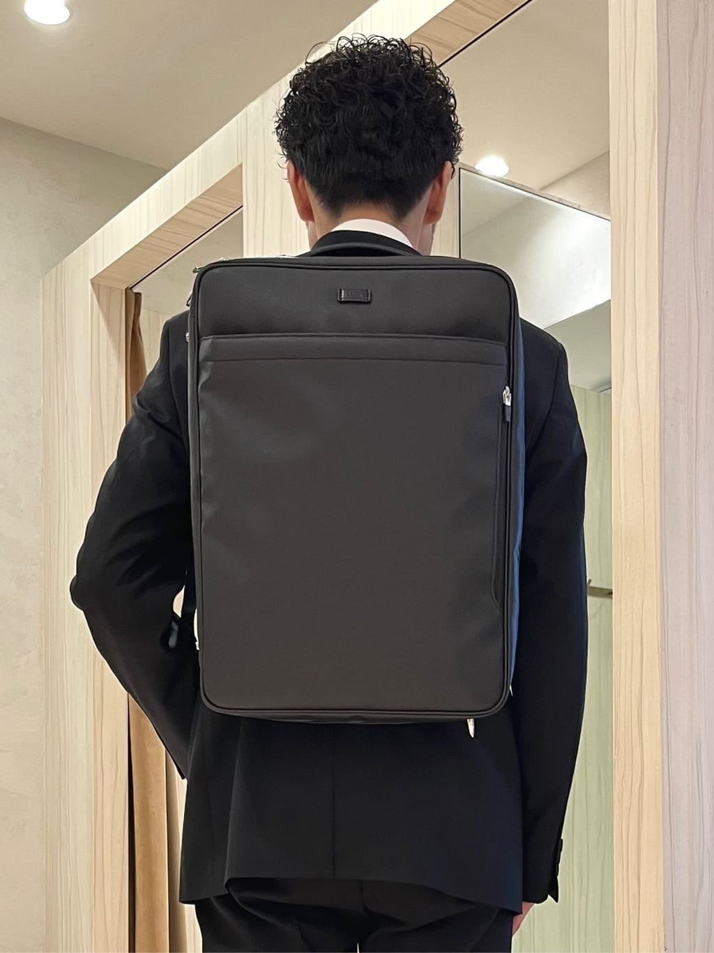 URAさんの「TAKEO KIKUCHI｜【Begin掲載】コーデュラ（R）夏素材ウールトロ　ストレッチスーツ」を使ったコーディネート