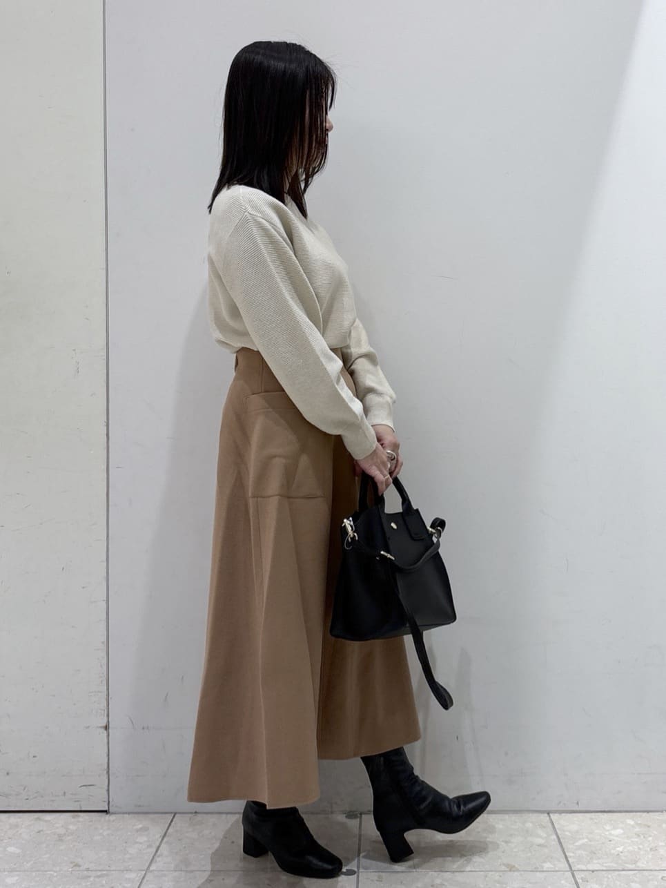 mameさんの「OPAQUE.CLIP｜カシミヤブレンドウールミドルピーコート」を使ったコーディネート
