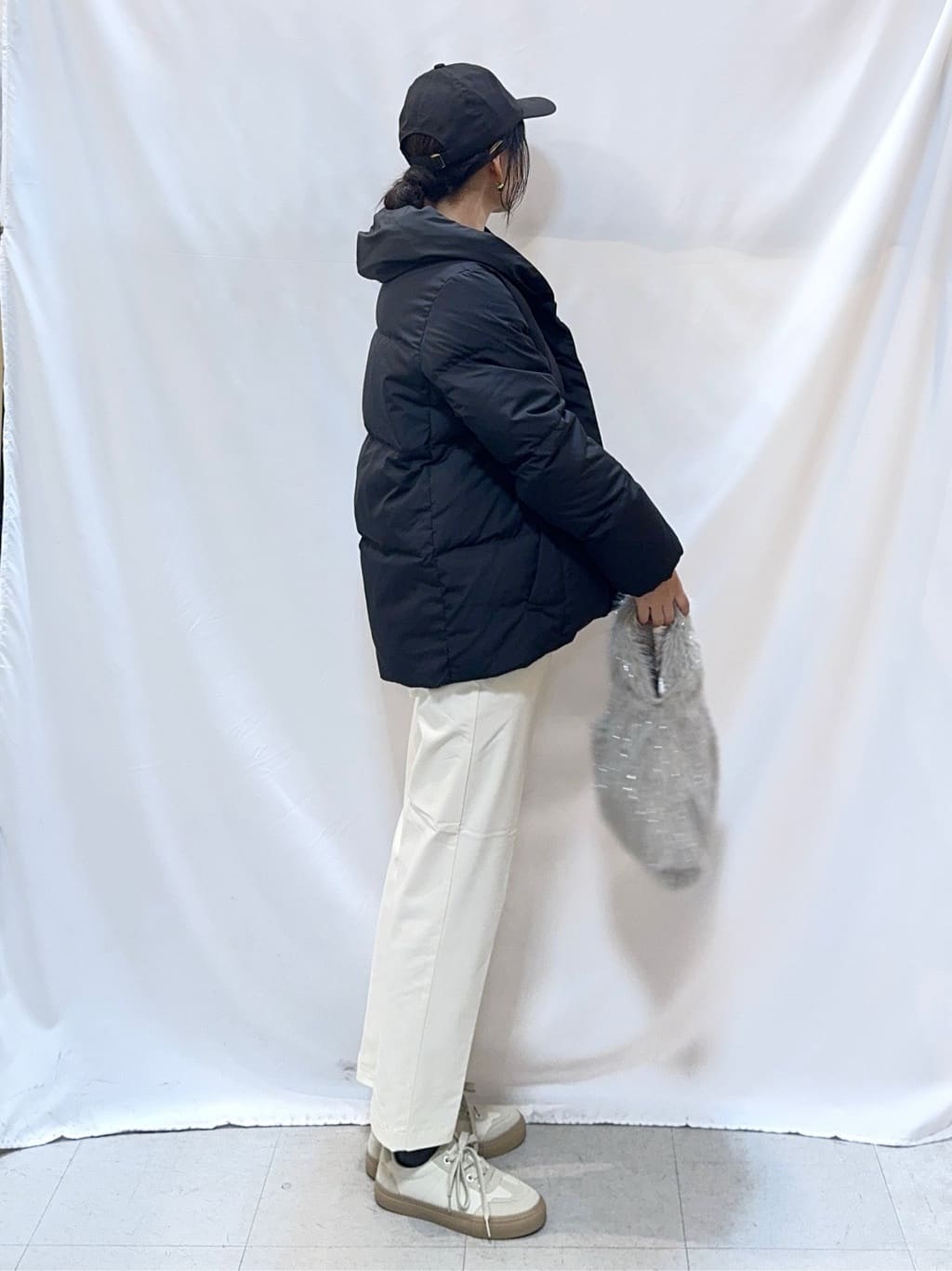 𝐇𝐢𝐫𝐨𝐦𝐢さんの「SHOO･LA･RUE｜【撥水/洗える】ショートフーディーダウン」を使ったコーディネート