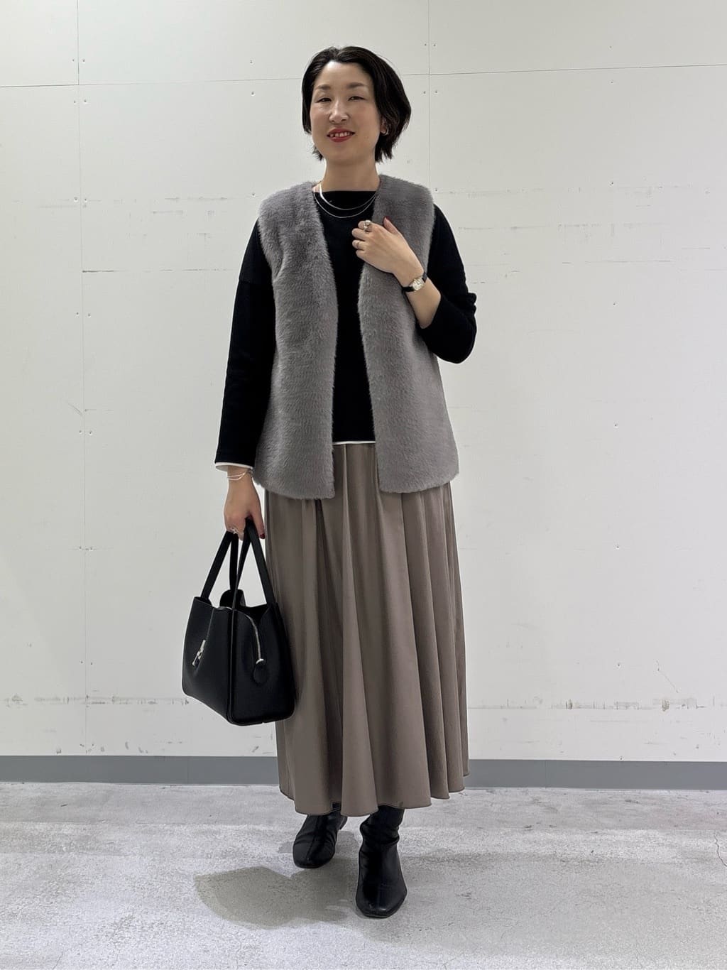 yuriさんの「INDIVI｜レザー調ギャザースカート」を使ったコーディネート