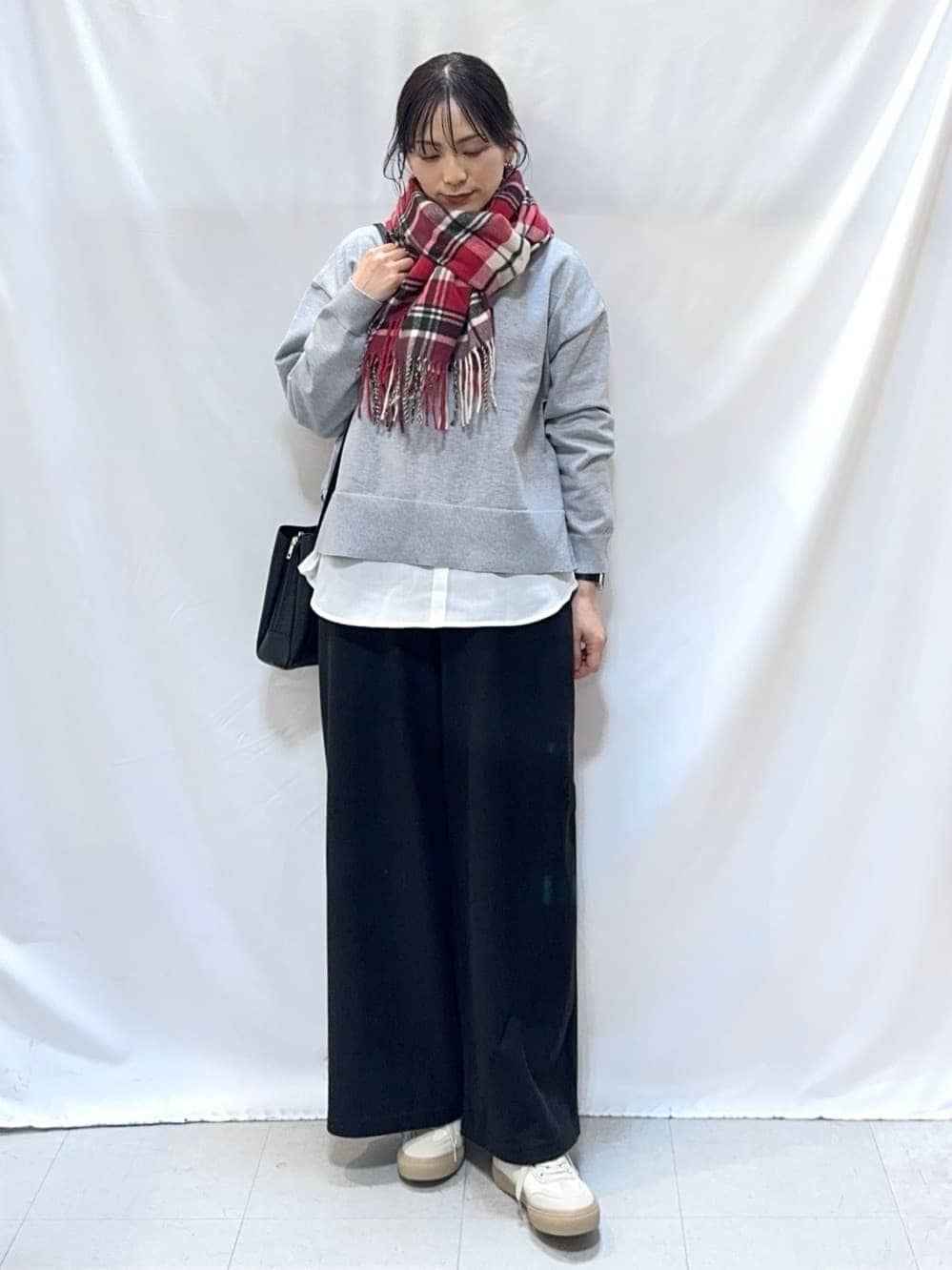 𝐇𝐢𝐫𝐨𝐦𝐢さんの「SHOO･LA･RUE｜【軽量/高レビュー】見た目よりもたっぷり入る ふわっと軽い3層ショルダー」を使ったコーディネート
