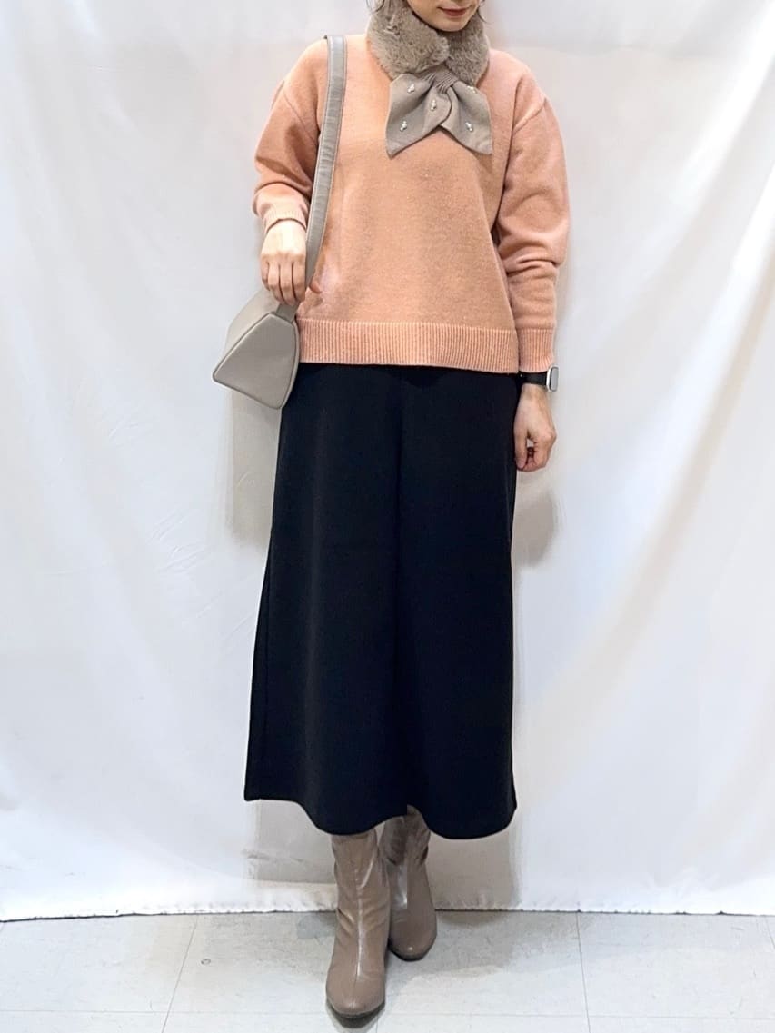 𝐇𝐢𝐫𝐨𝐦𝐢さんの「SHOO･LA･RUE｜【S-LL/洗濯機可】さりげないラメが上品　クルーネックニット」を使ったコーディネート