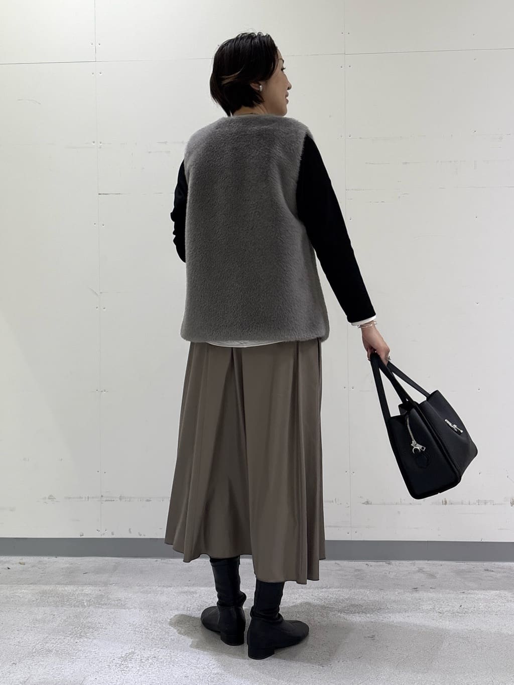 yuriさんの「INDIVI｜レザー調ギャザースカート」を使ったコーディネート