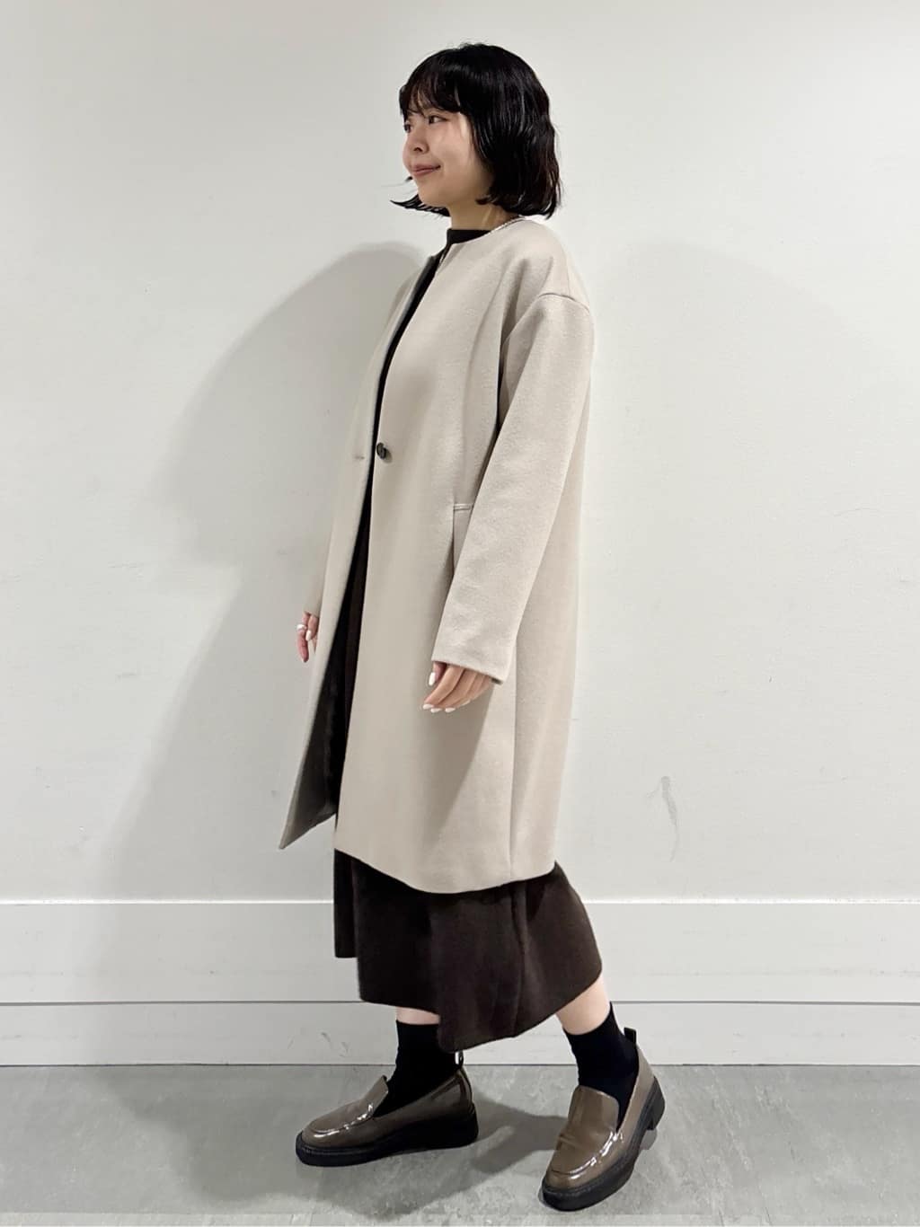 モエカさんの「UNTITLED｜【ロング丈/ゆったりシルエット】テントライン ニットワンピース」を使ったコーディネート