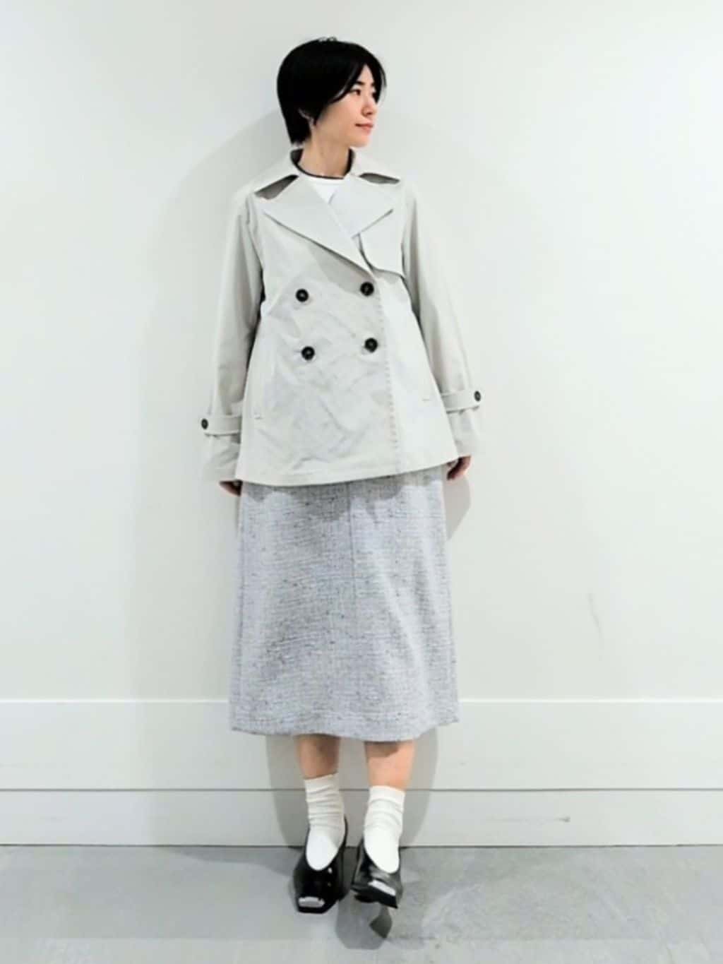 ミズタさんの「UNTITLED｜【定番人気/はっ水/洗える】タスランショートトレンチコート」を使ったコーディネート
