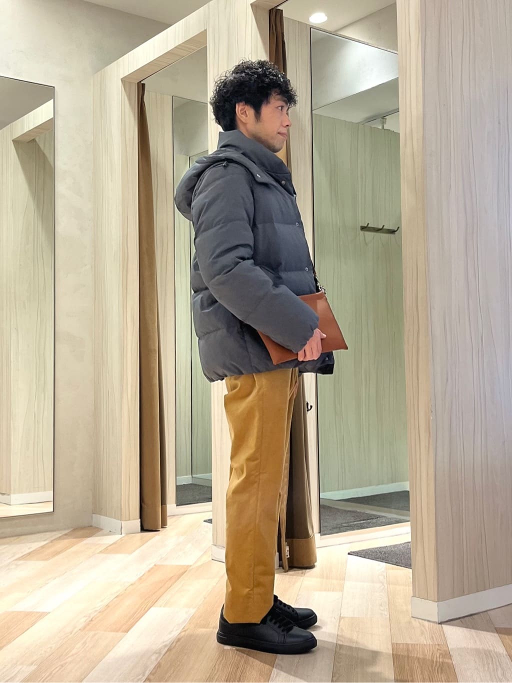 URAさんの「TAKEO KIKUCHI｜【袖取り外し可】デタッチャブル ダウンブルゾン」を使ったコーディネート