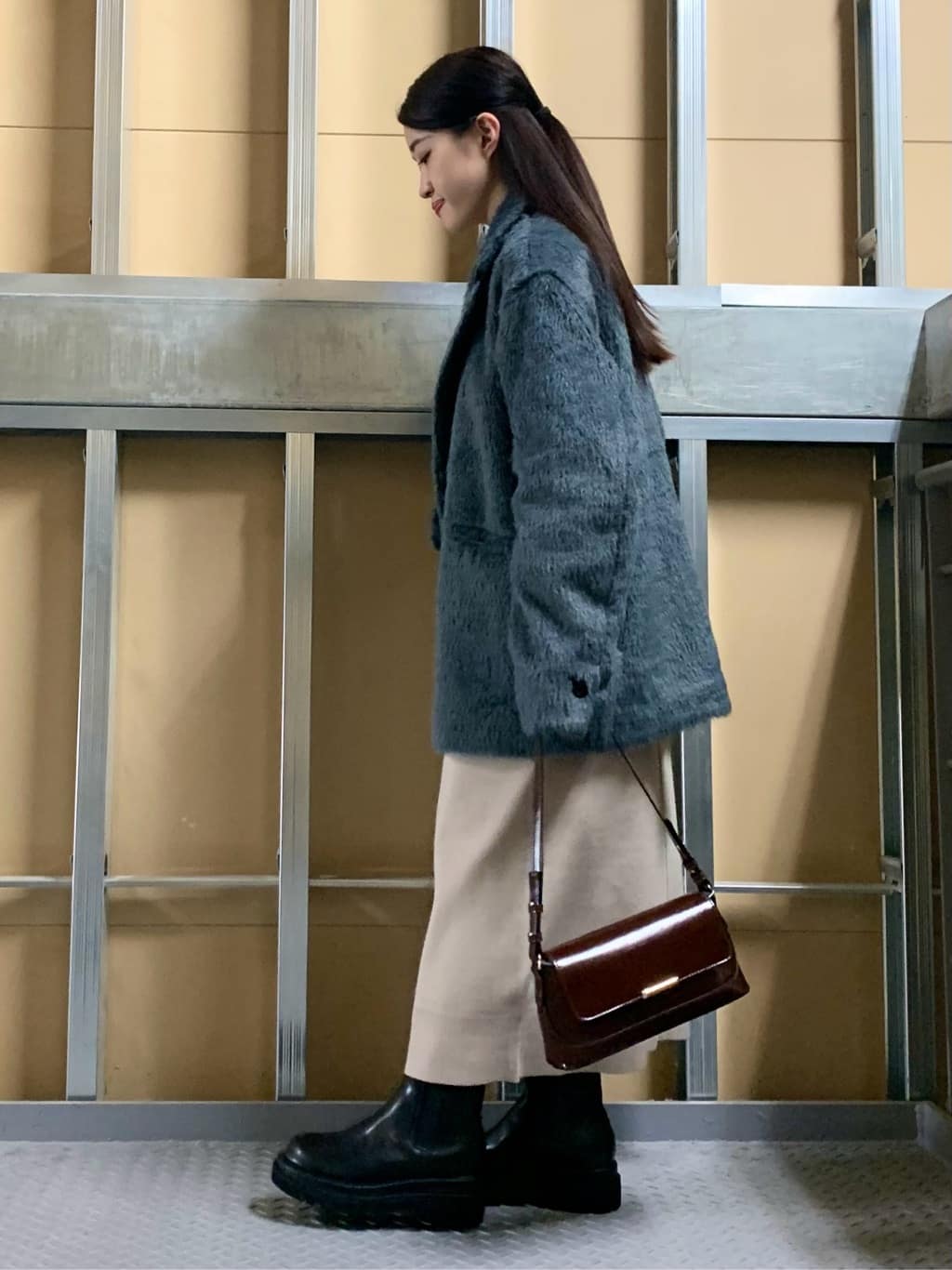 sahoさんの「THE SHOP TK｜纏うだけで大人上品 シャギーチェスターハーフコート」を使ったコーディネート