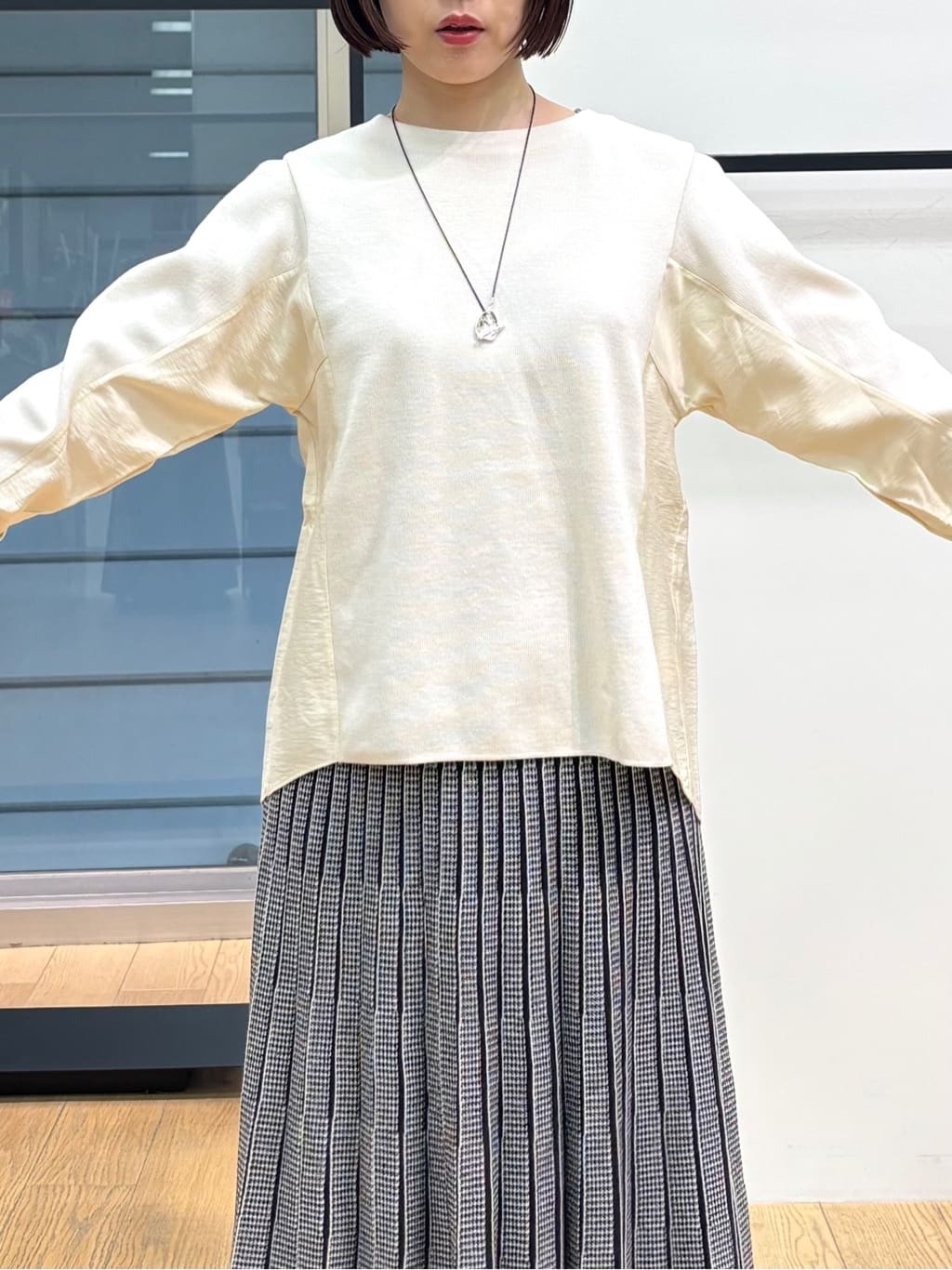 asamiさんの「INDIVI｜【洗える／選べる8色】トーンアップニット」を使ったコーディネート