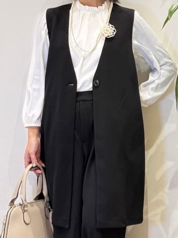 misakiさんの「SHOO･LA･RUE｜【洗濯機可/セットアップ可/S-3L】きちんと楽に。カットジョーゼット ロングジレ」を使ったコーディネート