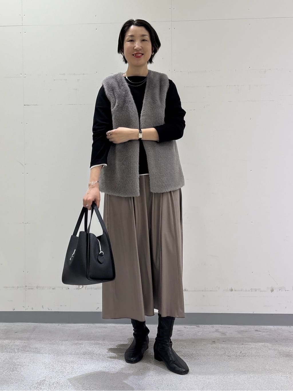 yuriさんの「INDIVI｜レザー調ギャザースカート」を使ったコーディネート