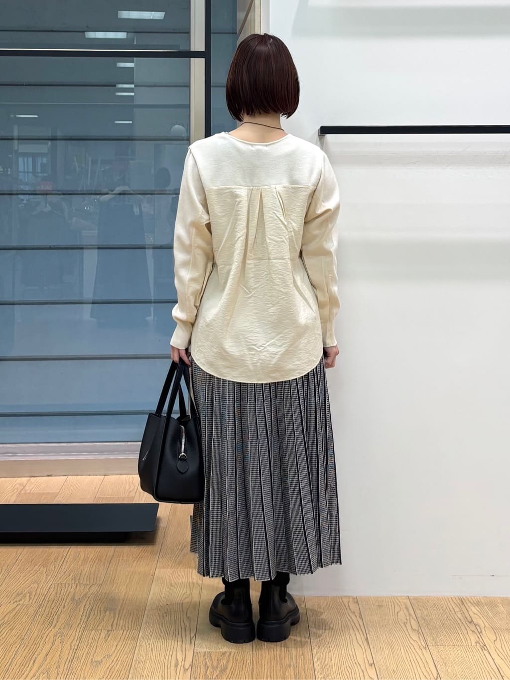asamiさんの「INDIVI｜【洗える／選べる8色】トーンアップニット」を使ったコーディネート