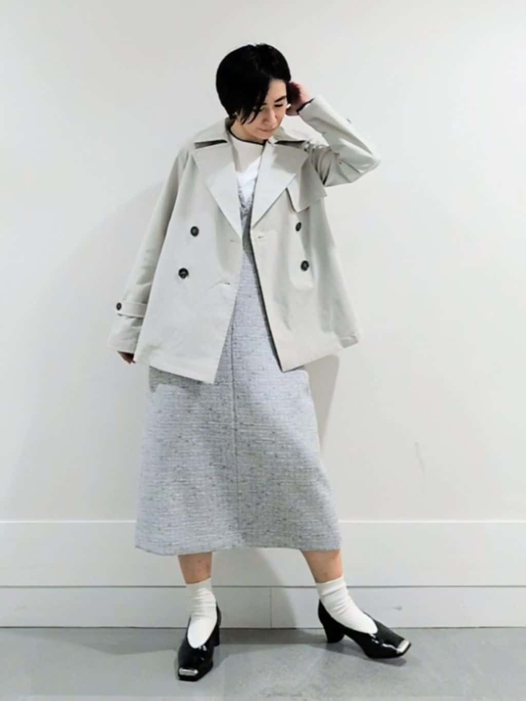 ミズタさんの「UNTITLED｜【定番人気/はっ水/洗える】タスランショートトレンチコート」を使ったコーディネート