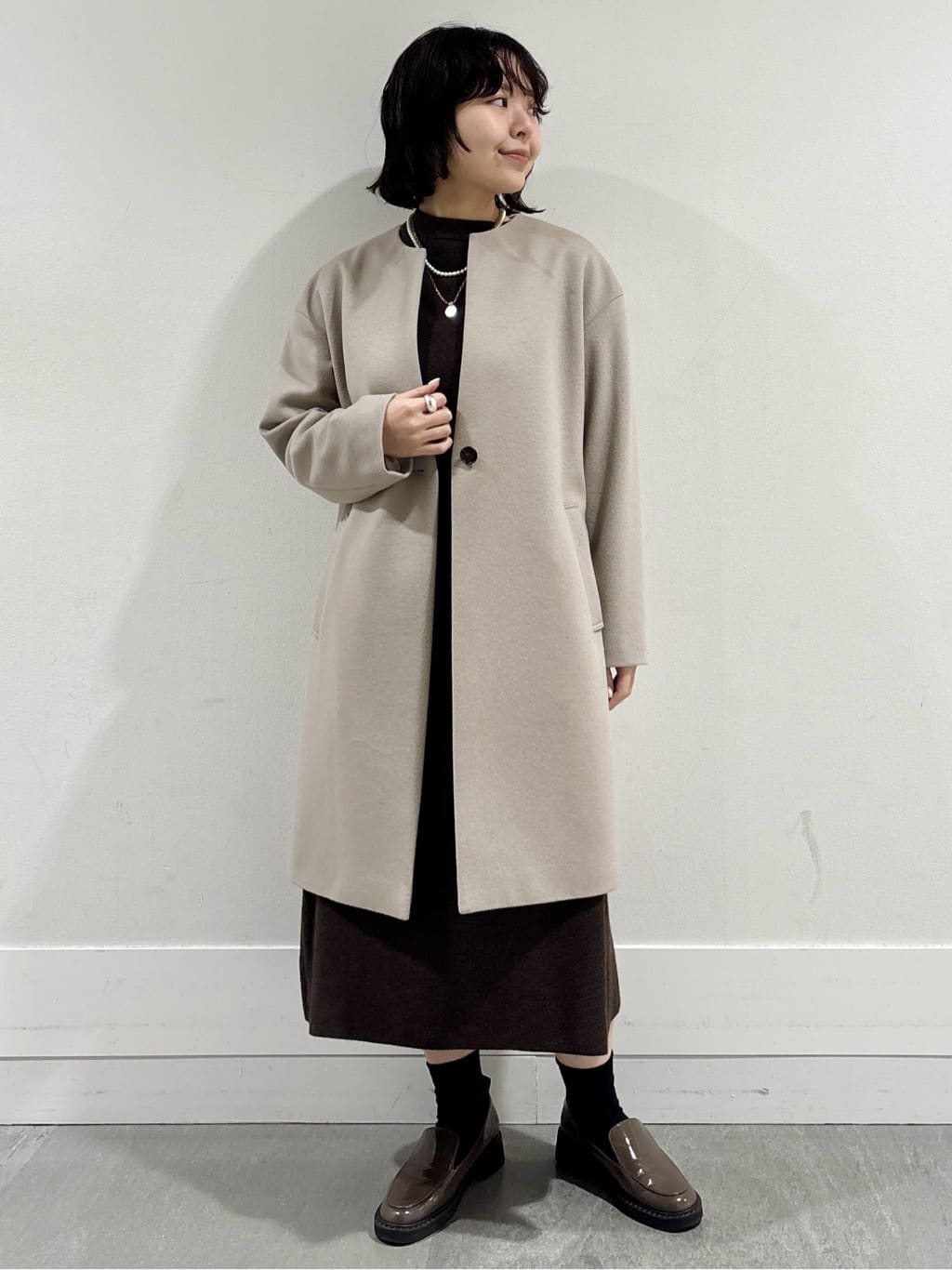モエカさんの「UNTITLED｜【ロング丈/ゆったりシルエット】テントライン ニットワンピース」を使ったコーディネート