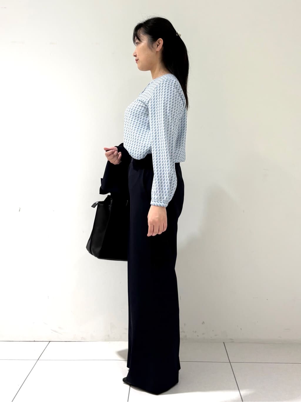 momokoさんの「INDIVI｜【通勤スーツ／洗える】ストレッチカラーレスジャケット」を使ったコーディネート
