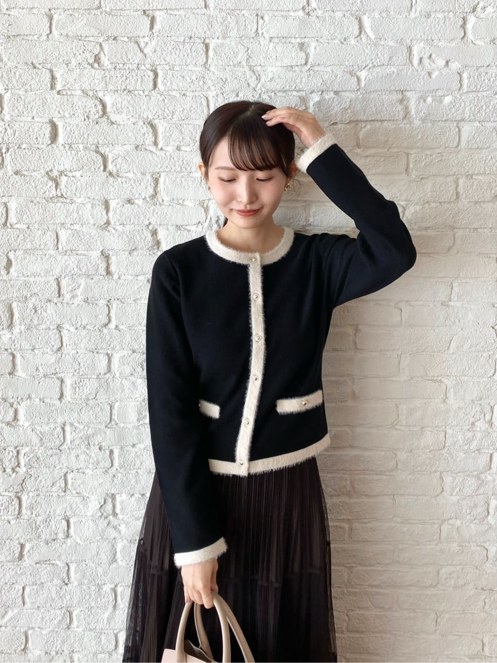 みさかさんの「index｜フェザーバイカラークルーネックカーディガン【洗濯機OK】」を使ったコーディネート