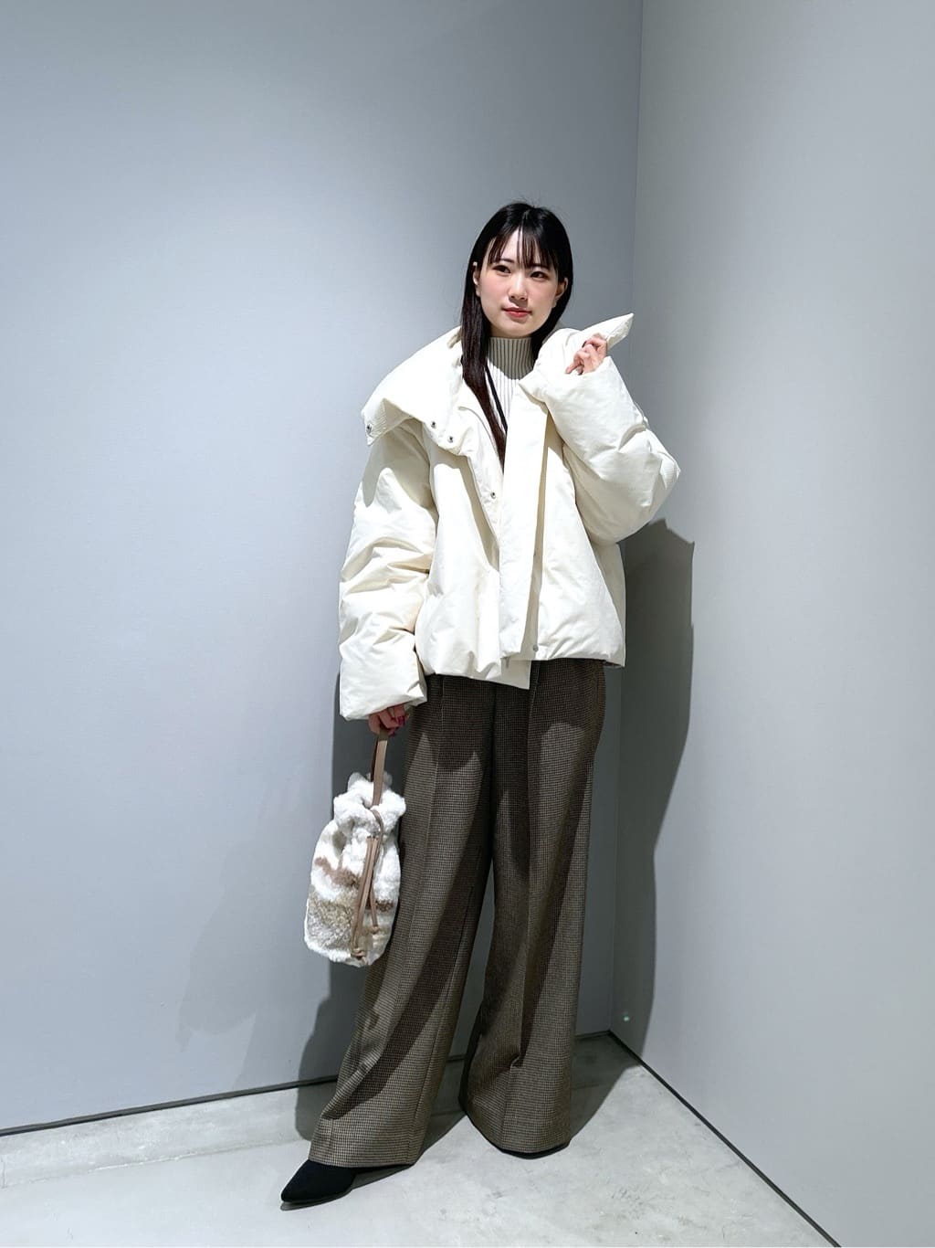 Renoさんの「INDIVI｜3WAYスタンドカラーショートダウン【凹凸素材】」を使ったコーディネート