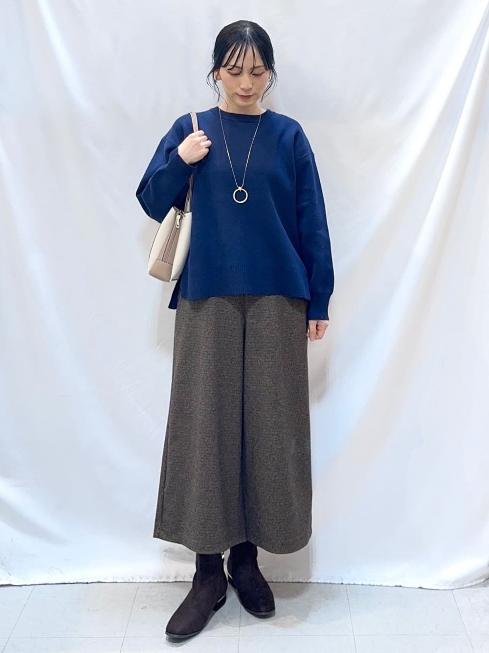 𝐇𝐢𝐫𝐨𝐦𝐢さんの「SHOO･LA･RUE｜【高レビュー】ウエストゴムで穿きやすい　ガウチョパンツ」を使ったコーディネート