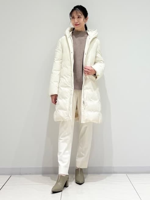 kayoさんの「INDIVI｜【撥水／洗える】ステッチレス ロングダウンコート」を使ったコーディネート