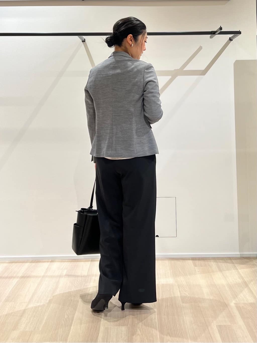 TOMOMIさんの「UNTITLED｜【洗えるスーツ／ストレッチ】ウール混ジャージ テーラードジャケット」を使ったコーディネート