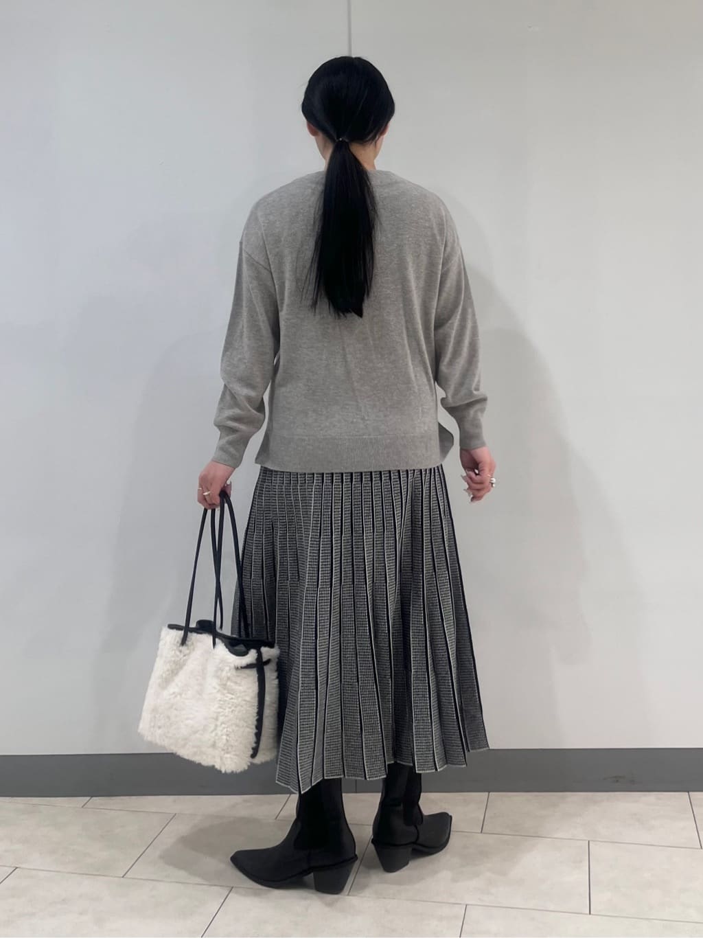 hasuさんの「INDIVI｜【名品／撥水／抗菌防臭】ショート丈リサイクルダウンコート」を使ったコーディネート
